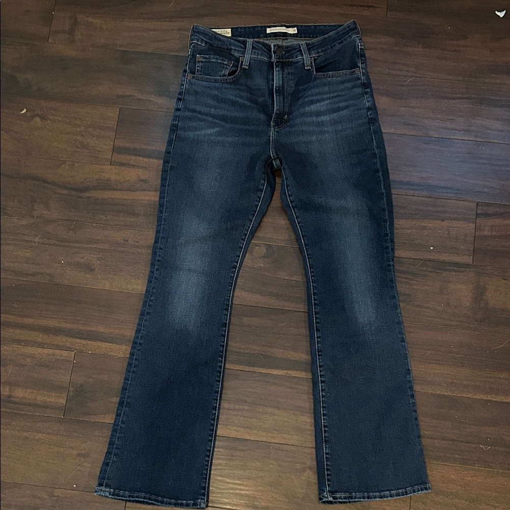 NWOT Levi’s Premium 725 High Rise Bootcut Women's Jeans (Size 30)